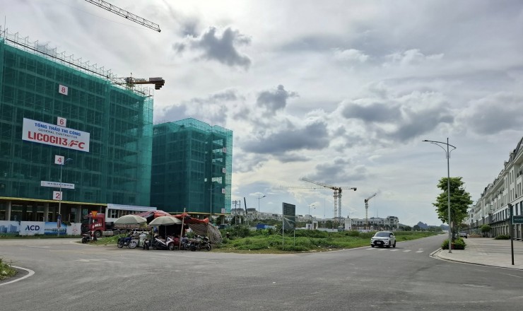 BÁN NHÀ PHỐ 5 TẦNG MẶT ĐẠI LỘ NAM SÔNG MÃ, ĐỐI DIỆN VINHOMES ĐẦU TƯU CỰC ĐỈNH